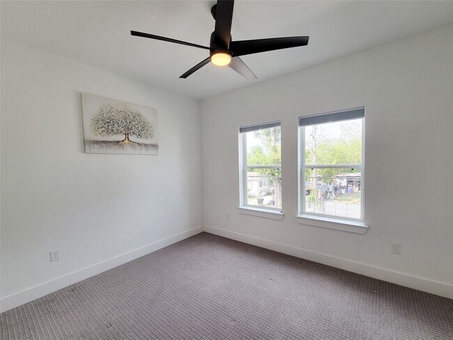 property at 5019 Creekmont Dr