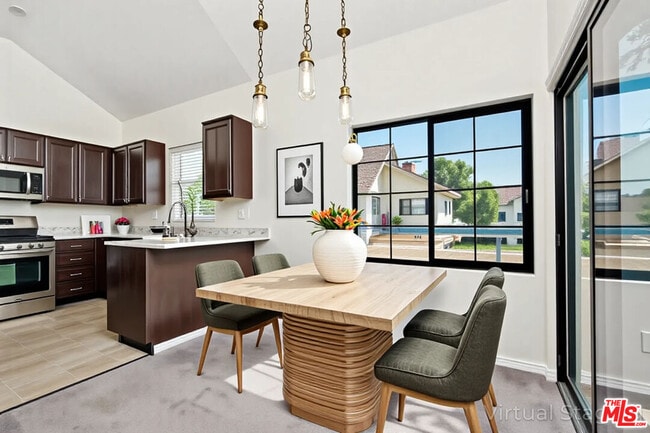 18129 Erik Ct in Santa Clarita, CA - Foto de edificio - Building Photo