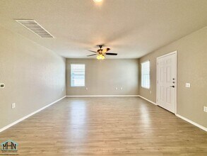 5622 Willow Breeze in San Antonio, TX - Building Photo - Building Photo