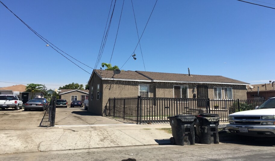 Divinity Apartments in Los Angeles, CA - Building Photo