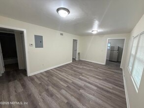 4692 Portsmouth Ave in Jacksonville, FL - Building Photo - Building Photo