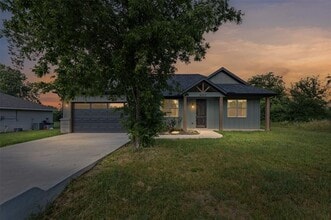 6111 Collins Ct in Granbury, TX - Building Photo - Building Photo