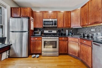 673 E 2nd St, Unit 1 in Boston, MA - Building Photo - Building Photo