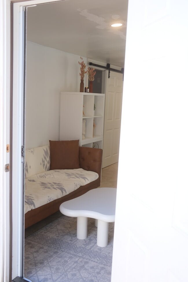 3942 Marron St, Unit Furnished Studio in San Diego, CA - Foto de edificio - Building Photo