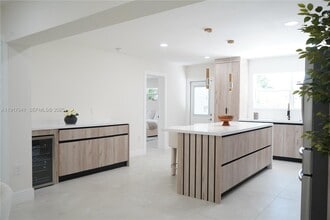 6236 SW 11th St in West Miami, FL - Building Photo - Building Photo