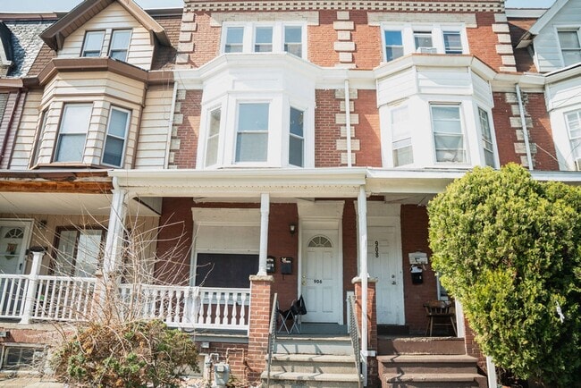 property at 906 N 4th St