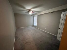 3304 Woodburn Village Dr, Unit 22 in Annandale, VA - Building Photo
