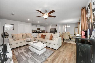 7014 Cedar Breeze Ct in Houston, TX - Building Photo - Building Photo