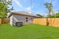 3915 Brookmeade Dr - 10