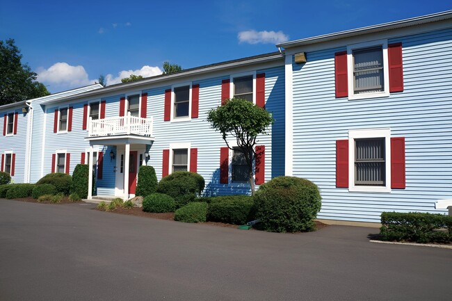 Court Royale Apartments in Schenectady, NY - Building Photo - Building Photo