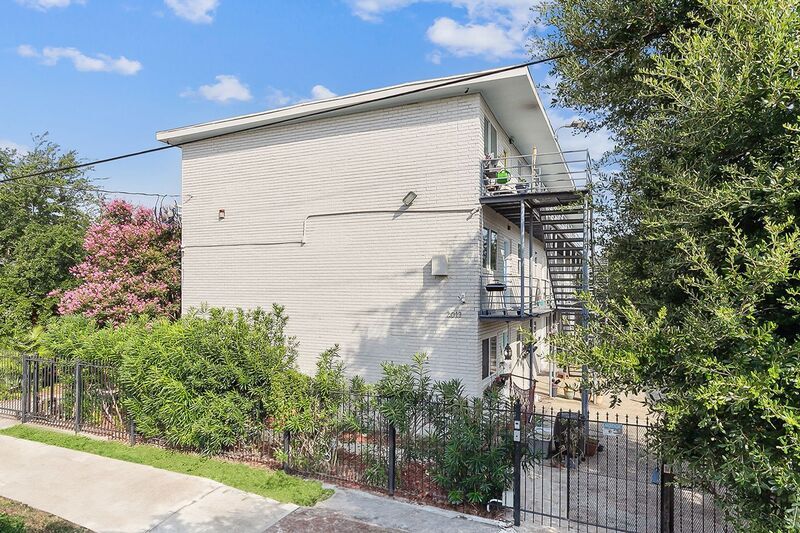 2013 S Liberty St in New Orleans, LA - Building Photo