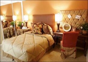 5540 Owensmouth Ave, Unit 116 in Woodland Hills, CA - Building Photo