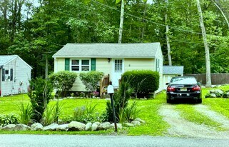 8 Jennings Rd in Oak Ridge, NJ - Building Photo