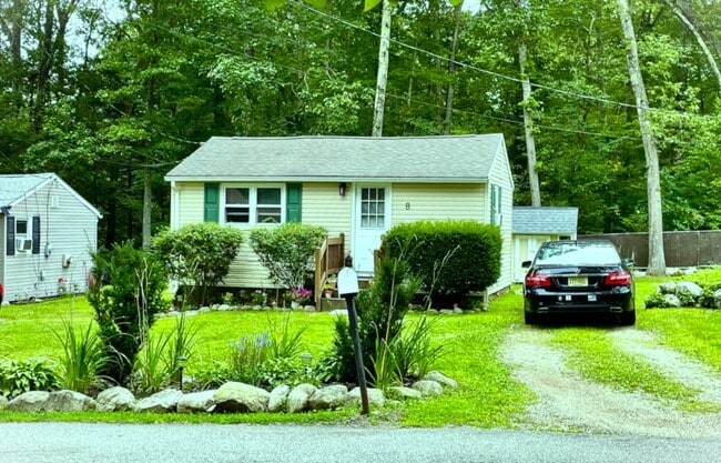 property at 8 Jennings Rd
