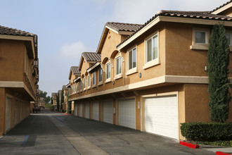 Corona Pointe Townhomes in Riverside, CA - Building Photo - Building Photo