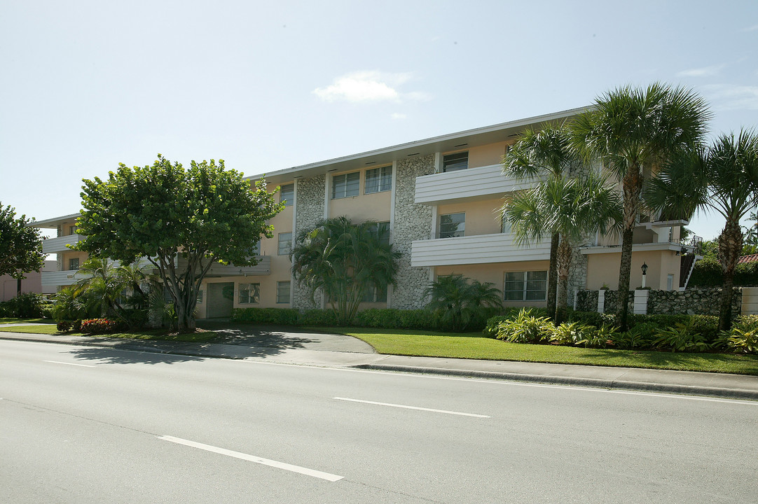 6150 Bird Rd in Miami, FL - Foto de edificio