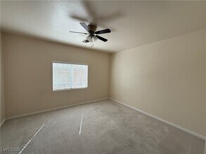 5073 Tunnel Falls Dr in Las Vegas, NV - Building Photo - Building Photo
