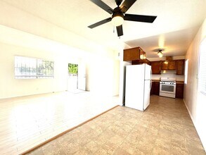 203 E 53rd St in Los Angeles, CA - Building Photo - Building Photo