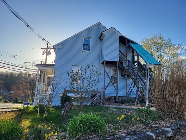 85 Sherman St, Unit Apt 1 in Norwich, CT - Building Photo - Building Photo