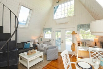 68 S Edgewood Rd in East Lyme, CT - Building Photo - Building Photo