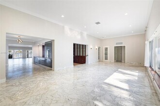 1375 N Biscayne Point Rd in Miami Beach, FL - Building Photo - Building Photo