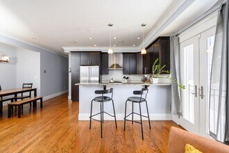 39 Coffey St, Unit 2 in Boston, MA - Foto de edificio - Building Photo