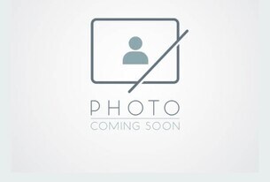 5829 254th St, Unit 2 in Little Neck, NY - Building Photo