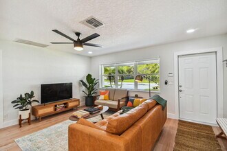 702 NE 10th Ave in Boynton Beach, FL - Building Photo - Building Photo