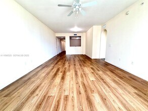 3340 NE 190th St in Aventura, FL - Foto de edificio - Building Photo