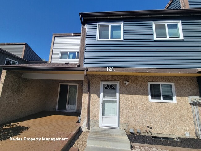 property at 128 Kaskitayo Ct NW