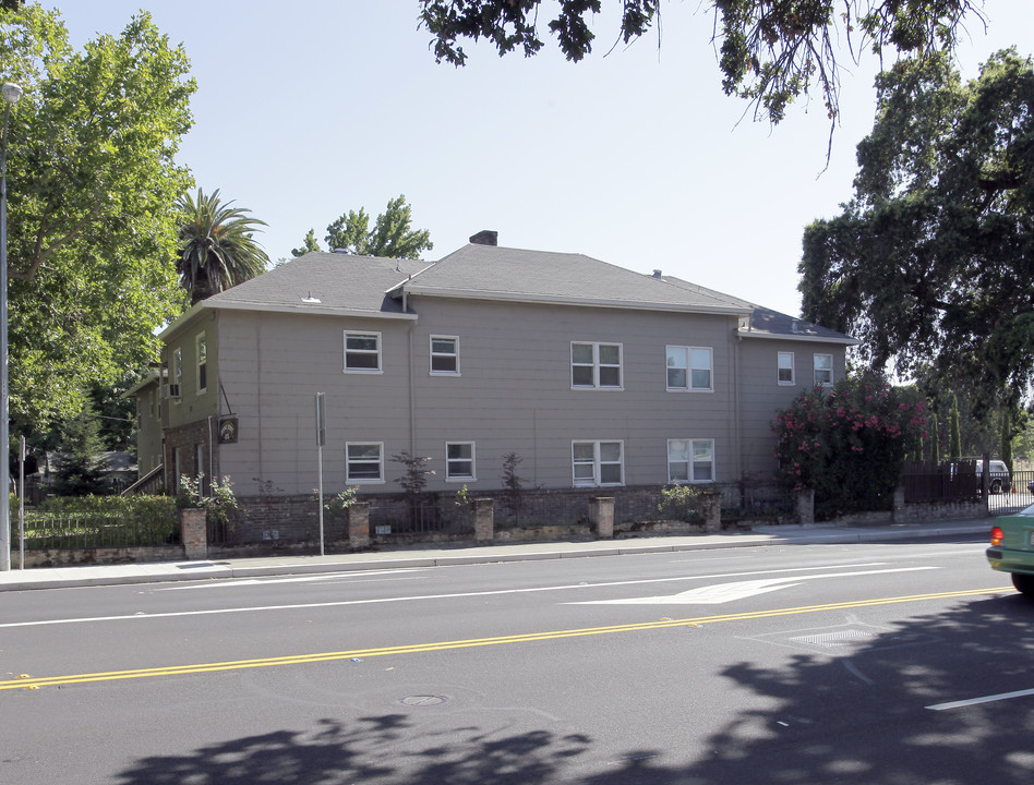 300 4th St in West Sacramento, CA - Foto de edificio