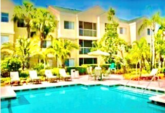 5654 Rock Island Rd in Tamarac, FL - Foto de edificio - Building Photo