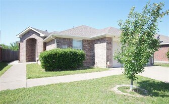 926 Timber Oaks Ln in Arlington, TX - Building Photo