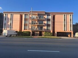 365 NE 125th St in North Miami, FL - Building Photo