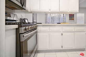 1136 S Shenandoah St-Unit -101 in Los Angeles, CA - Foto de edificio - Building Photo