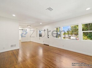 4174 Vanetta Dr in Los Angeles, CA - Foto de edificio - Building Photo