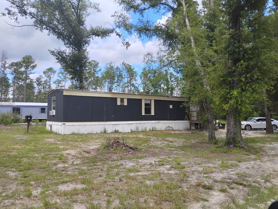17516-17512 12th Terrace in Live Oak, FL - Building Photo