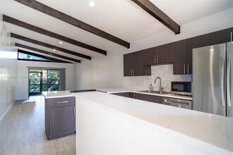 135 Essex Rd in Hollywood, FL - Building Photo - Building Photo