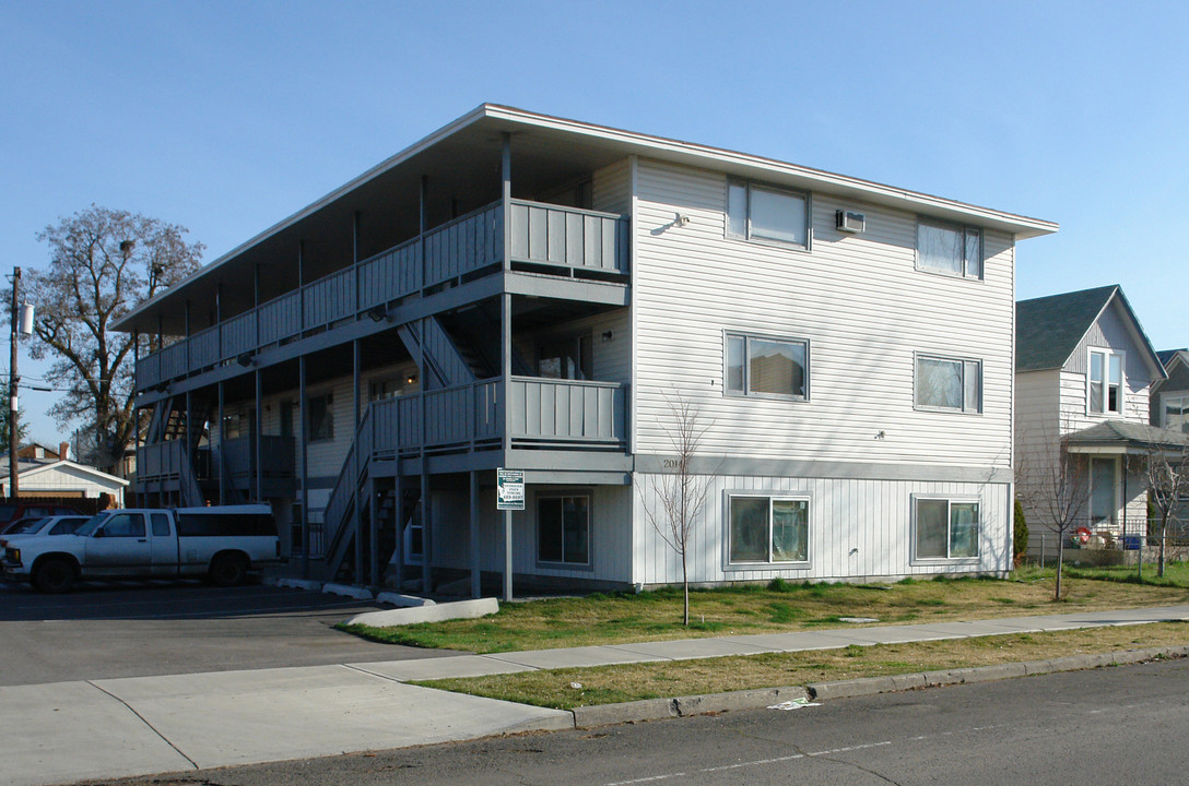 2014 W Broadway Ave in Spokane, WA - Building Photo