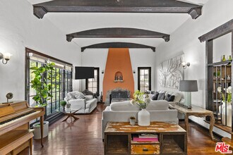 11146 Huston St in Los Angeles, CA - Building Photo - Building Photo
