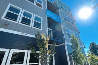Burnie (1 & 2) in Portland, OR - Foto de edificio - Building Photo