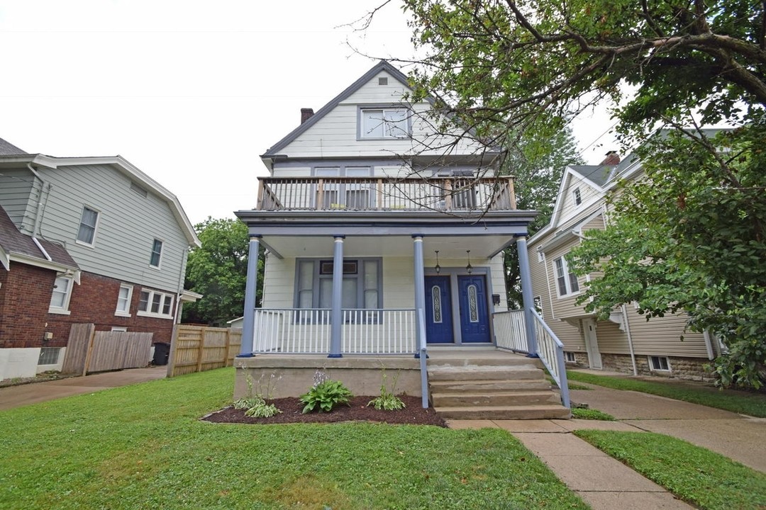 2217 Jefferson Ave in Cincinnati, OH - Building Photo