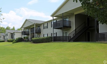 Wellington Manor Apartments in Alabaster, AL - Building Photo - Building Photo