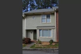 305 Autumn Leaf Way in Norcross, GA - Foto de edificio - Building Photo
