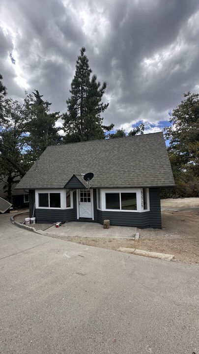 52725 Pine Cove Rd in Idyllwild, CA - Foto de edificio