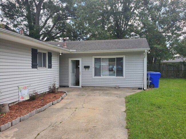 232 Colonel Cir in Virginia Beach, VA - Foto de edificio - Building Photo