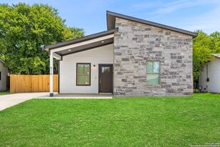 510 Carol Crest St in San Antonio, TX - Building Photo