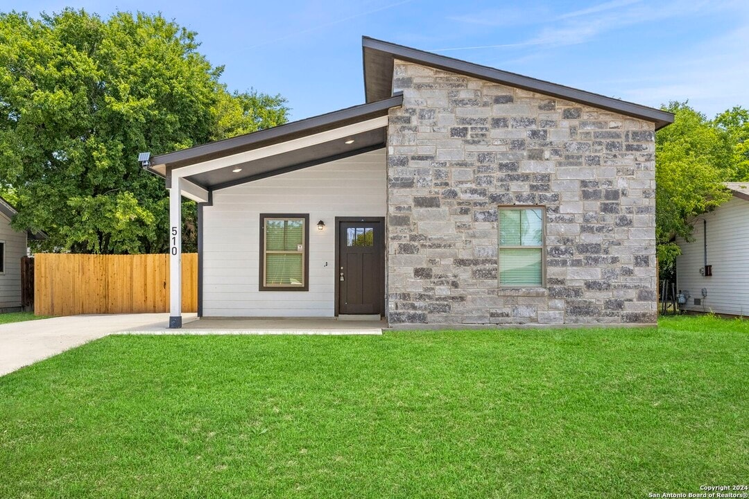510 Carol Crest St in San Antonio, TX - Building Photo