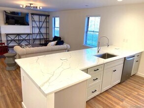 669 Sheafe Rd in Poughkeepsie, NY - Foto de edificio - Building Photo