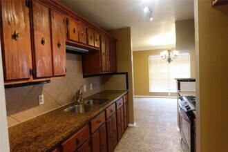 6314 Sandy Oaks Dr in Houston, TX - Building Photo - Building Photo